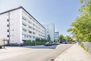 Vielversprechende Wohnung mit Entwicklungspotenzial in begehrter Wohnlage – 81245 München – Vorschaubild 2