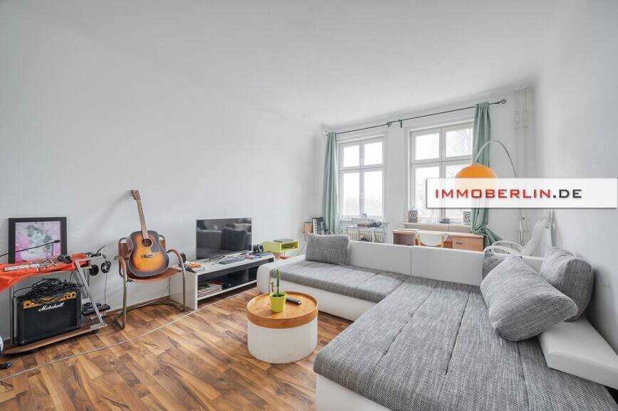 IMMOBERLIN.DE - Charmante Altbauwohnung mit Balkon + Lift in gefragter Lage – Berlin – Bild 1 von 9
