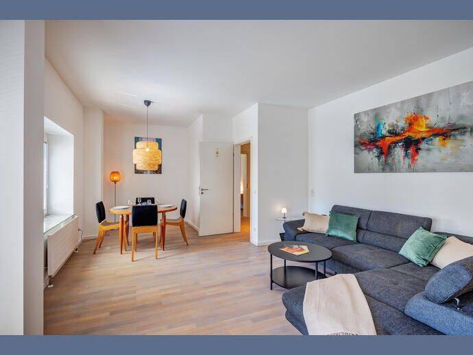 Möbliert: Großzügige 2-Zimmer Wohnung in ruhiger Innenhoflage – München – Vorschaubild 3