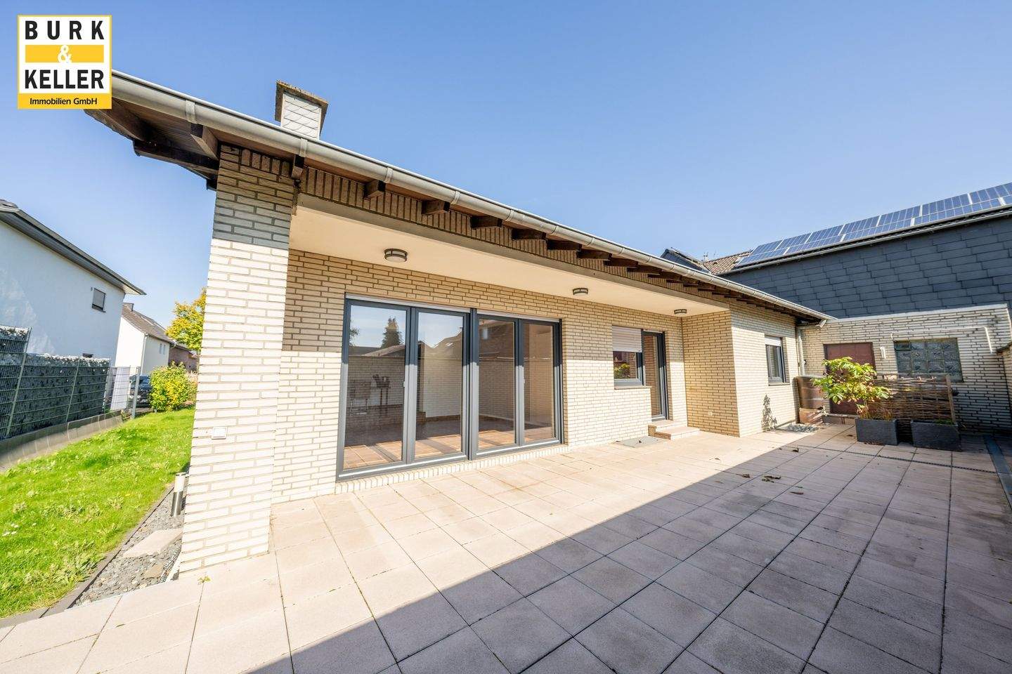 Familiäre und ländliche Idylle in Stadtnähe *** Komfortabler Bungalow in sehr ruhiger Lage – Bergheim – Bild 1 von 9