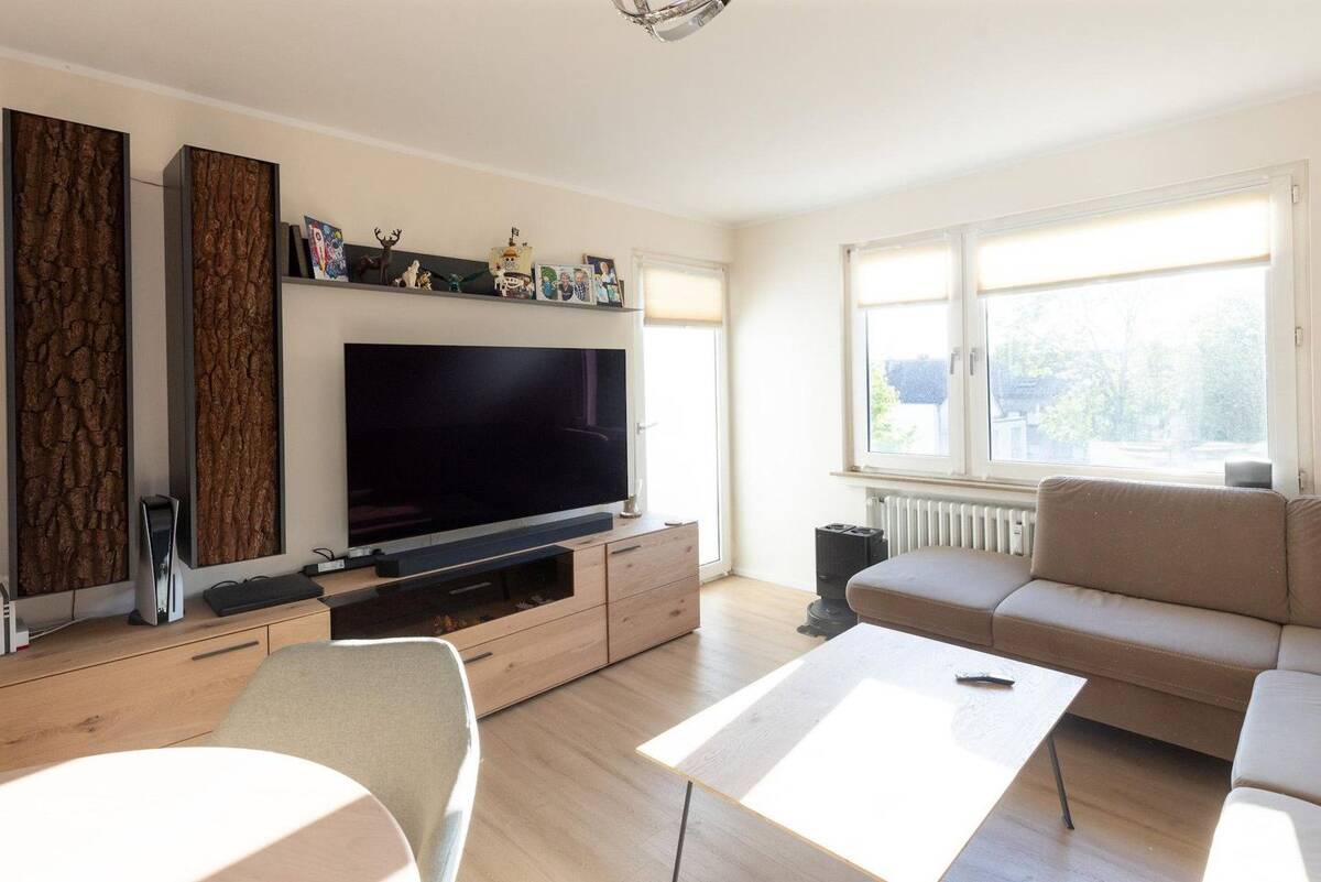 Provisionsfrei! 2-Zimmer-Wohnung mit Balkon und KFZ-Stellplatz – 51149 Köln – Bild 1 von 9