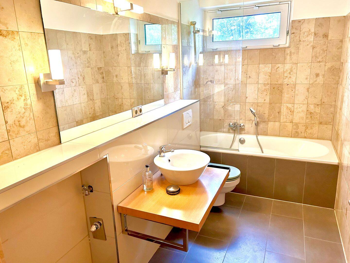 Attraktive 3 Zimmer Wohnung mit Terrasse in schöner Lage inklusive eines Stellplatzes – Hamburg – Vorschaubild 9