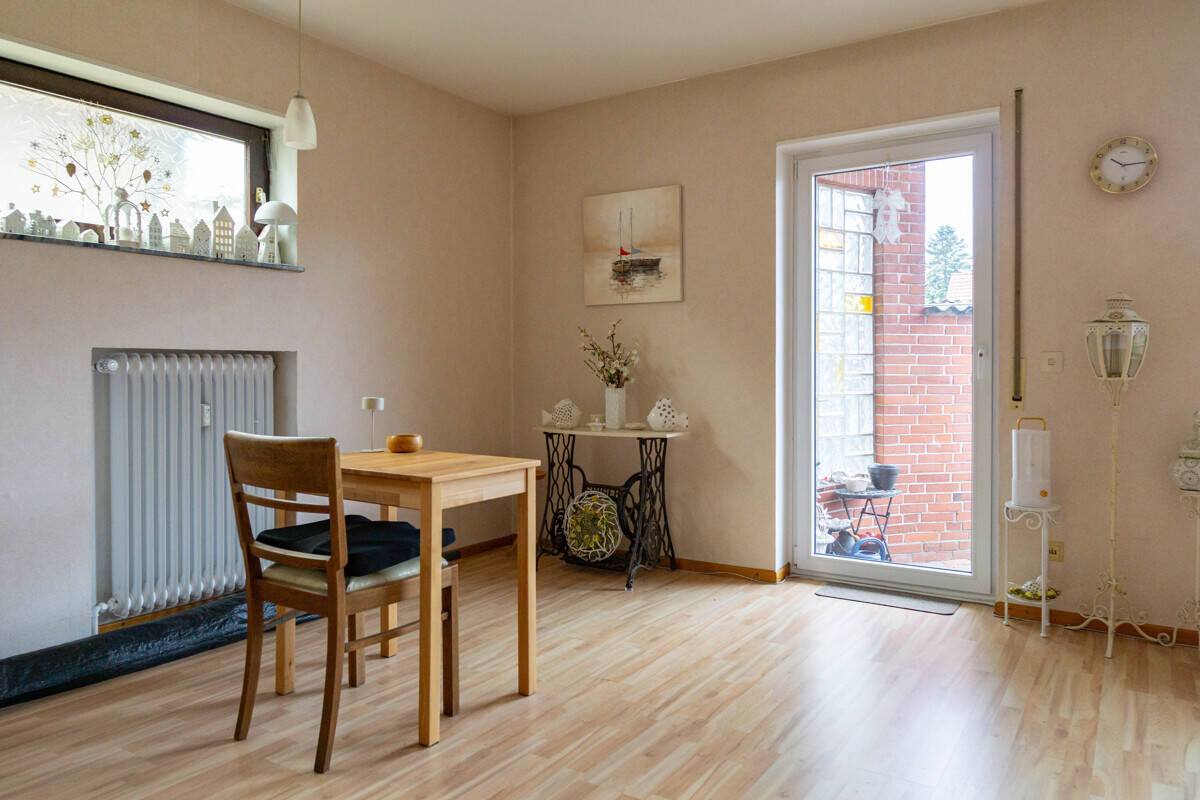 PURNHAGEN-IMMOBILIEN - Vegesack/Aumund, freist. 3-Parteienhaus mit 2 Garagen nahe der Fußgängerzone – Bremen – Vorschaubild 6