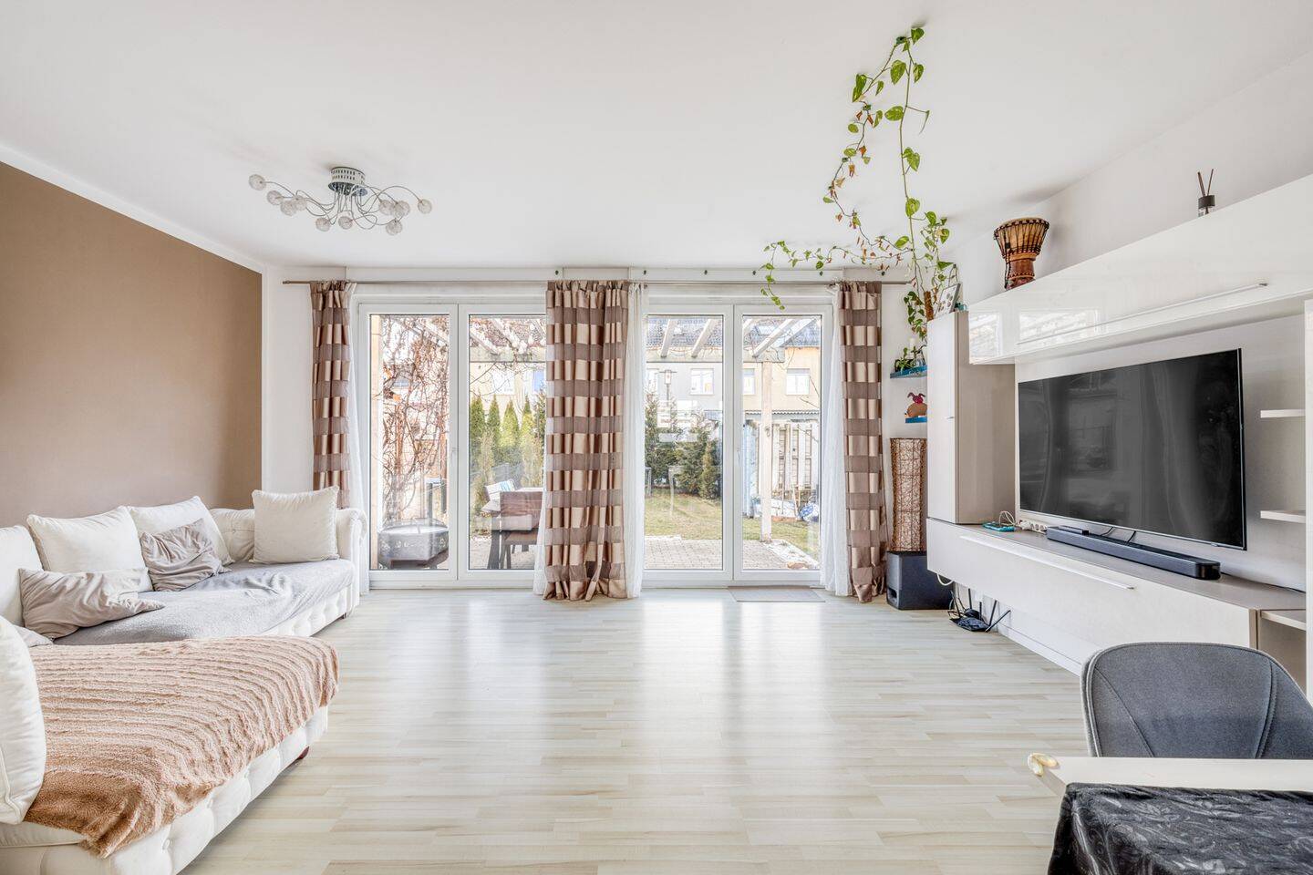 Modernes Familiendomizil mit sonnigem Grundstück – Berlin – Vorschaubild 3