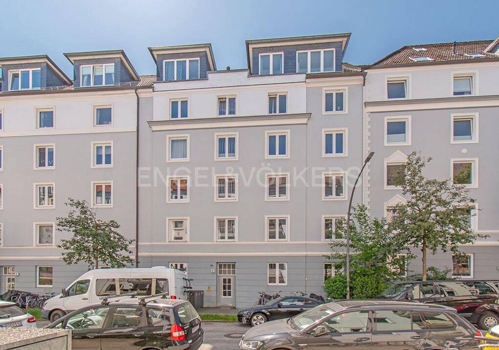 Altbau-Juwel: Modernisiert mit Südbalkon!