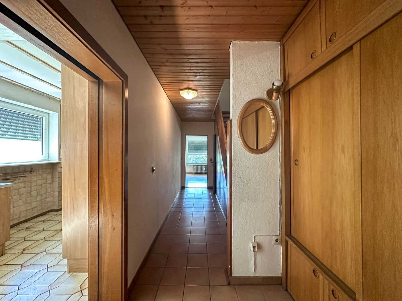 Wohnen auf zwei Ebenen mit viel Potenzial - 3,5-Zimmer Maisonette Wohnung mit Süd-Terrasse – Traunreut – Vorschaubild 3