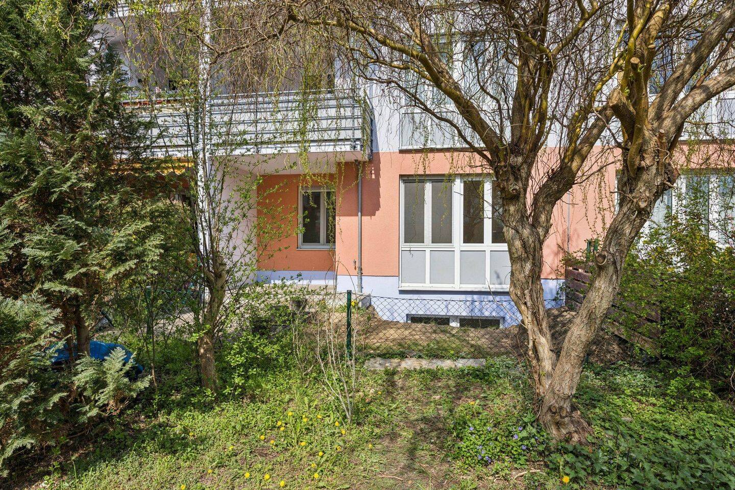 Sonne, Garten und viel Platz - Große Wohnung mit extra hellem Hobbyraum