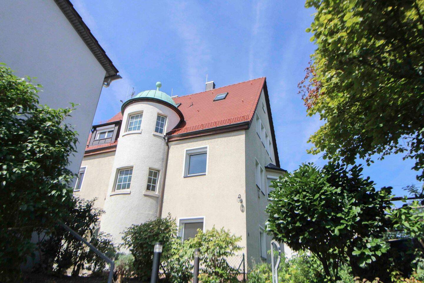 Interessantes MFH mit Wertsteigerungspotenzial und großem Garten in Top-Lage von Stuttgart – Stuttgart – Vorschaubild 2