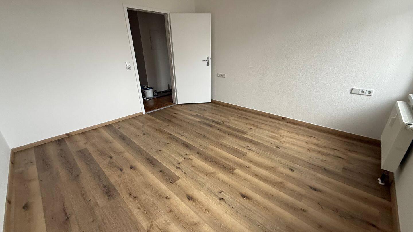 3.OG mit Aufzug / Balkon / Bad mit Fenster / Stellplatz mögl. ! – Chemnitz – Vorschaubild 4