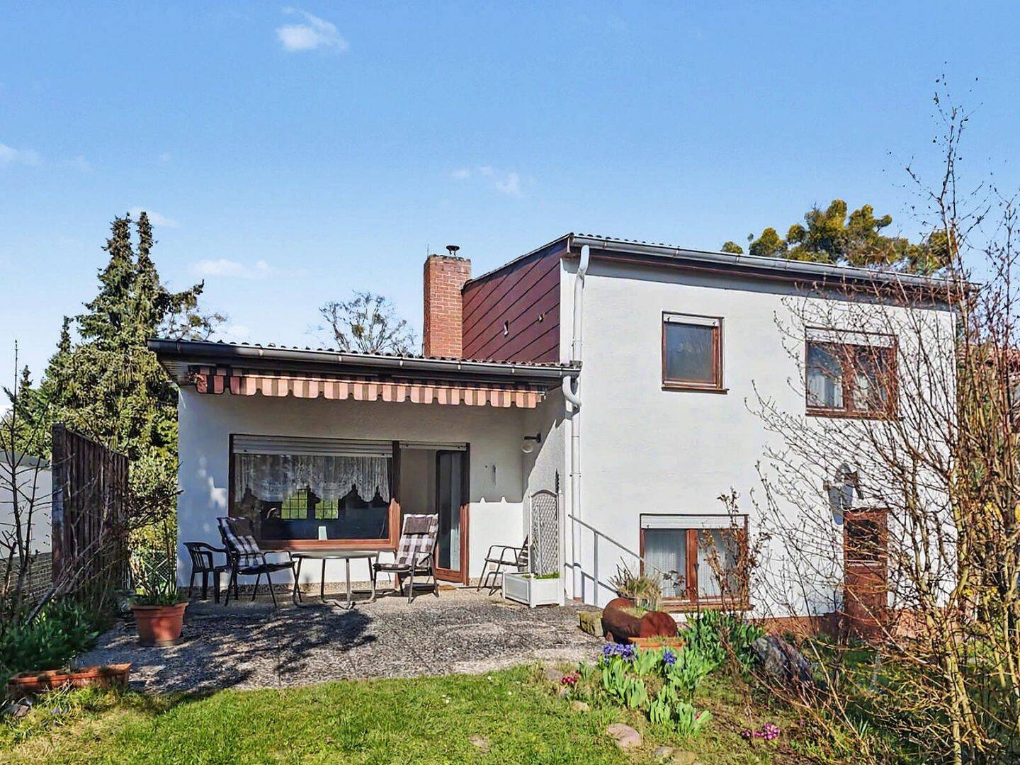Einfamilienhaus mit Südterrasse, Blick ins Grüne und viel Potenzial in Berlin-Kladow