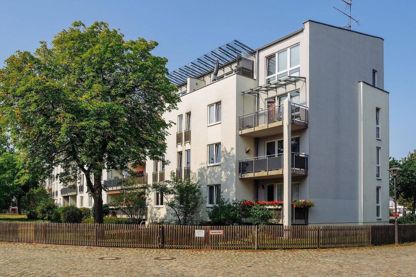 Stadtnahe Wohnung mit Loggia // 3.OG Rechts – Wolfsburg – Vorschaubild 3