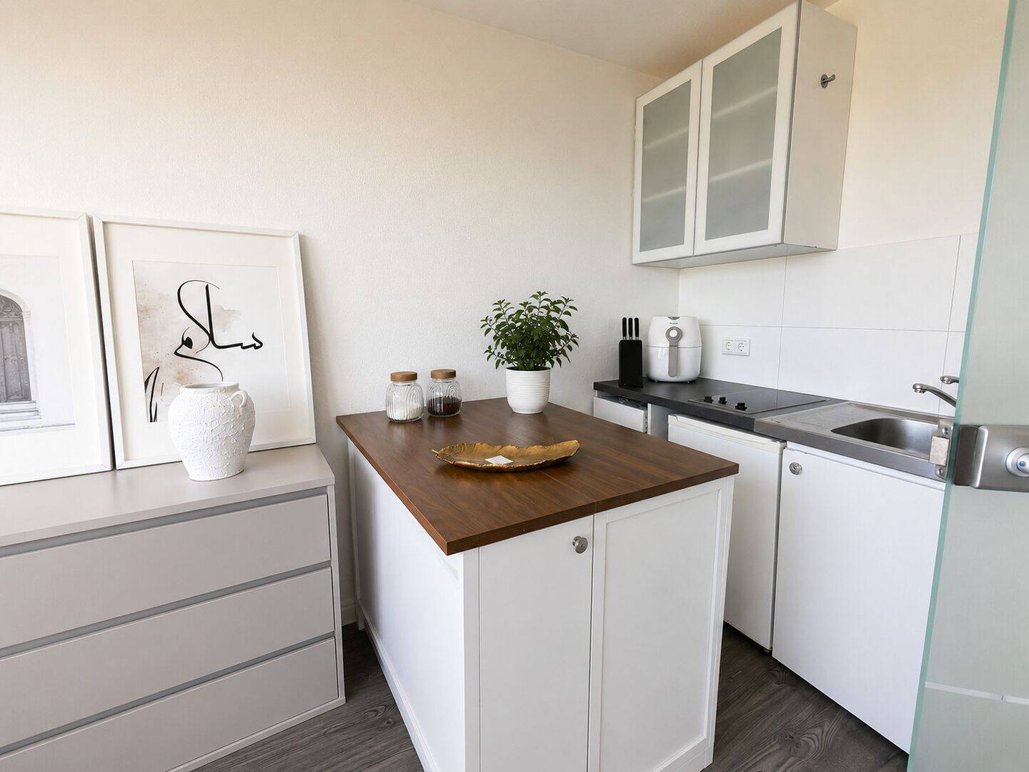 Zentral gelegenes 1-Raum-Apartment attraktiv vermietet – Düsseldorf – Vorschaubild 4
