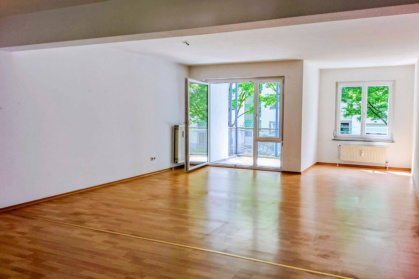 Lichtdurchflutet mit großer Sonnenterrasse in begehrter Lage – Augsburg – Vorschaubild 2