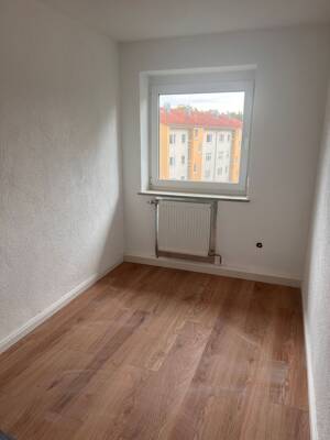 4-Zimmer-Wohnung mit Balkon, 74 m² – Nähe Hauptbahnhof Ingolstadt Kernsaniert & großzügig: 4-Zimmer-Wohnung für Projektteams/Familien – 85053 Ingolstadt – Vorschaubild 9