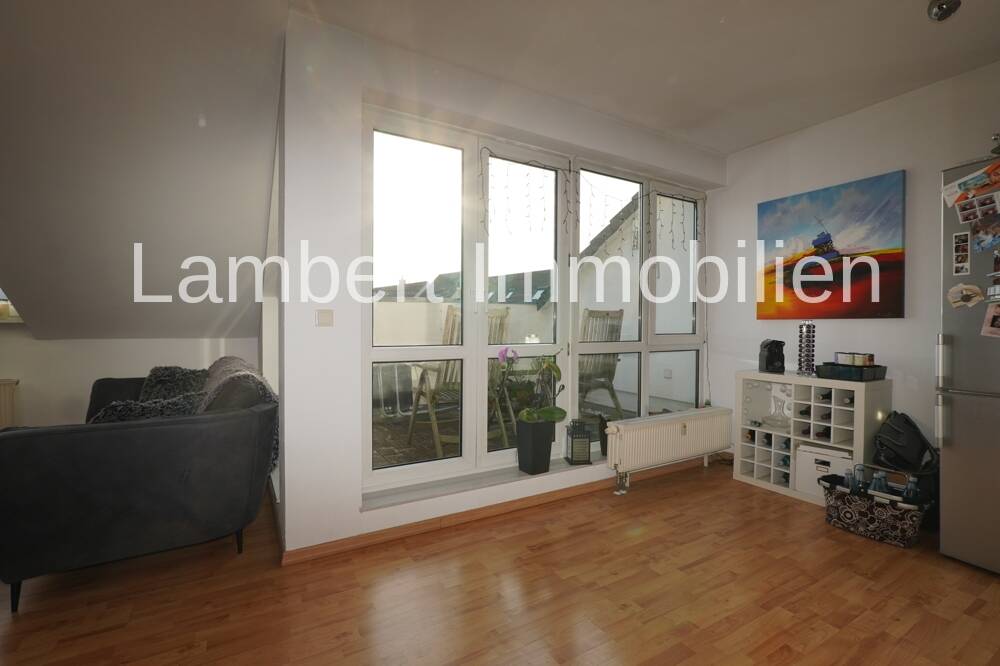 Lichtdurchflutete DG-Wohnung mit Sonnenloggia und Tiefgaragenstellplatz in Wiesbaden-Erbenheim – Wiesbaden – Vorschaubild 4