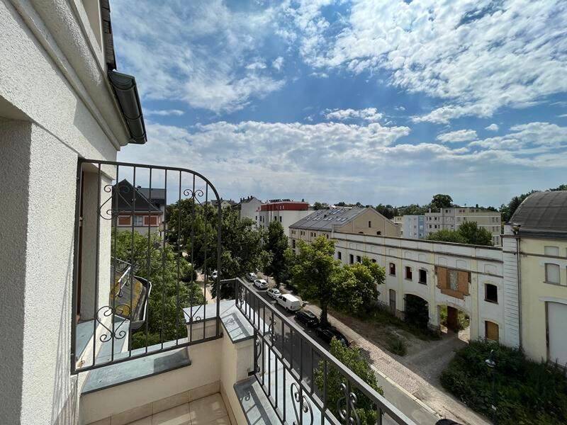 Helle und vermietete Maisonette DG 2-Zi. mit Balkon, Aufzug, Laminat, Wanne und Dusche in Bestlage *