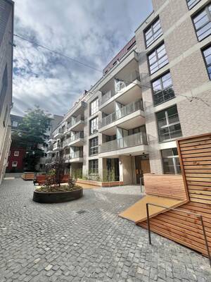 Ruhige Lage im Schanzenviertel: Neubau-Erstbezug im Erdgeschoss mit Terrasse