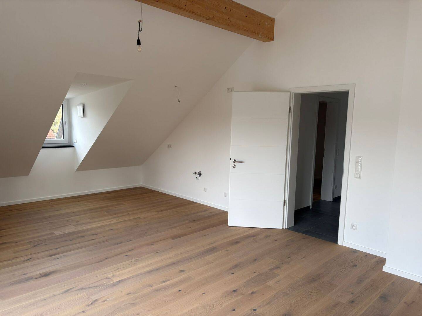 3 Zimmer Dachgeschosswohnung mit Süd/West Balkon – München – Vorschaubild 6