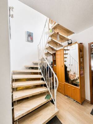 Lichtdurchflutete Eigentumswohnung mit Dachterrasse, offenem Kamin und zwei Carports – 37081 Göttingen – Vorschaubild 2