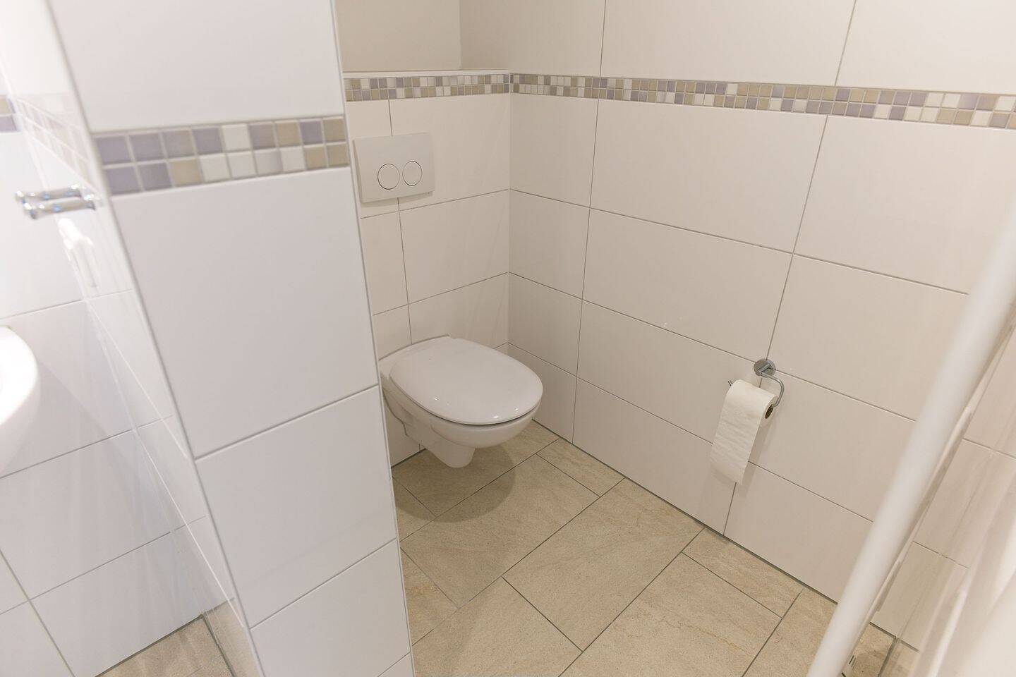 Stilvolle ruhige 3-Zi-Dachgeschosswohnung im Jugendstilhaus - eigene Etage, Dachbalken und Gartenmitnutzung, zentrumsnah in Kiel – Kiel – Vorschaubild 7