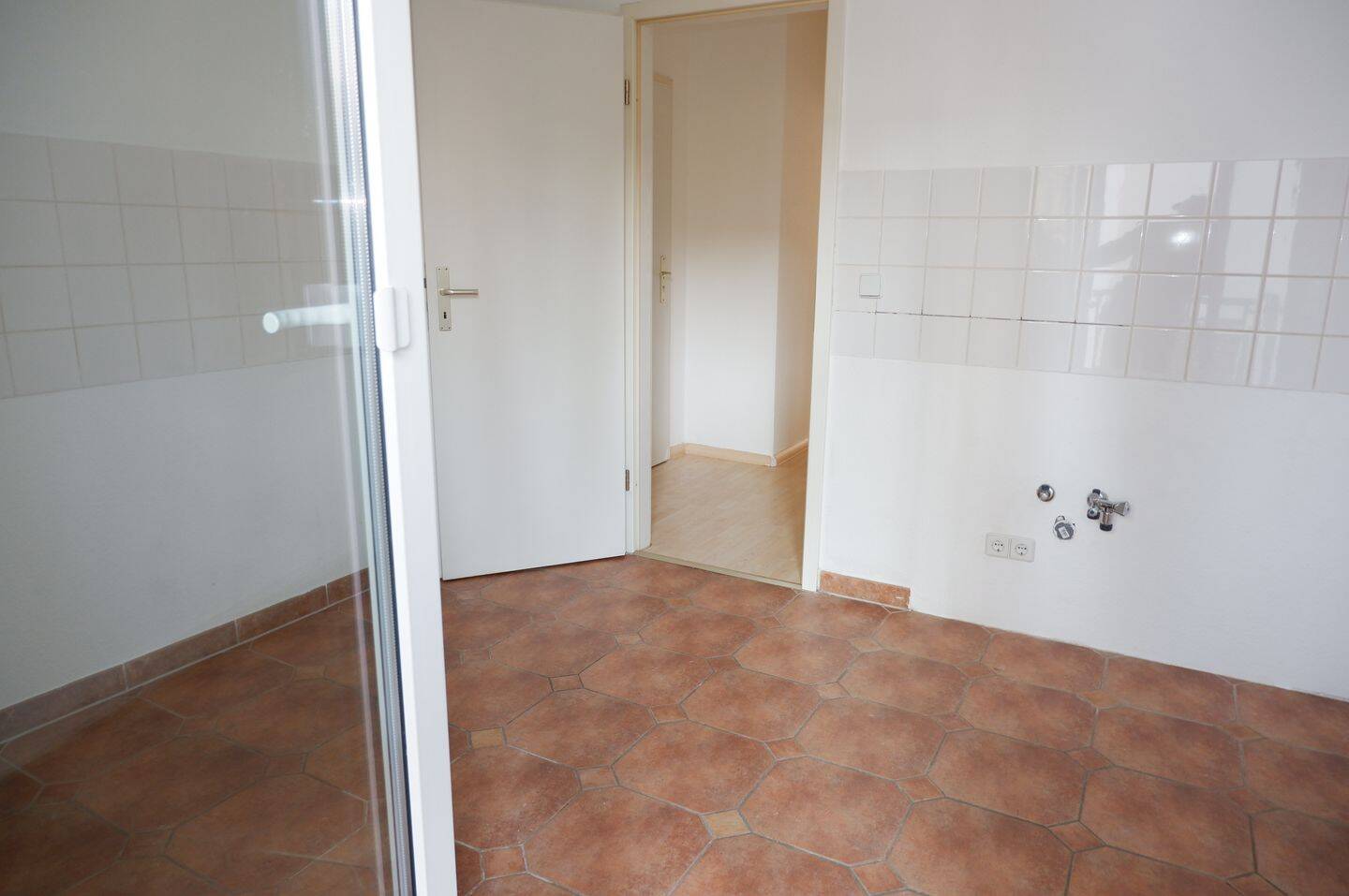 Frei ab 1.8.26 + Balkon an der Küche + Bad mit Wanne – Chemnitz – Vorschaubild 5