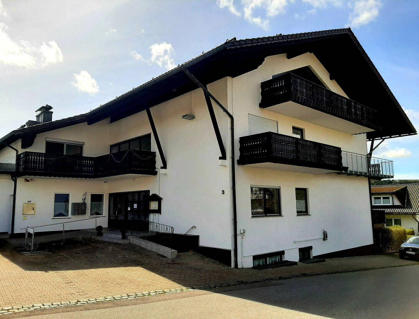 3x 1 Zi-Appartement & 3-Zi DG Wohnung mit Panoramablick, Balkon u. Küchenzeile u. 2 Duschbädern