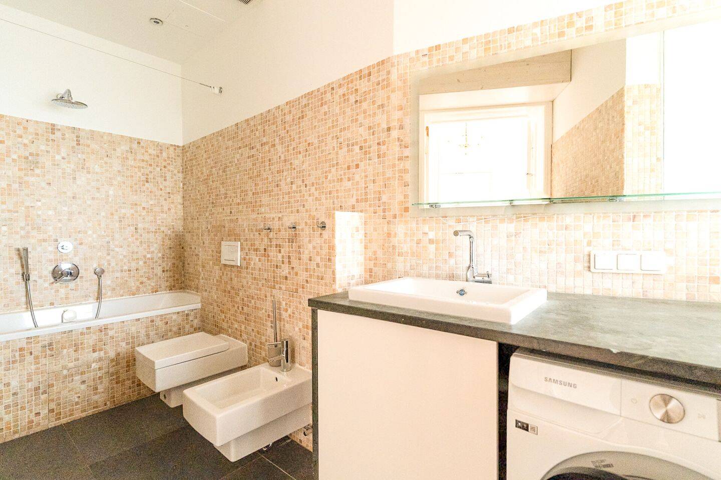 Exklusive drei Zimmer Balkon-Wohnung Nähe Bernauer Strasse in Berlin-Mitte zu verkaufen! – Berlin – Vorschaubild 9