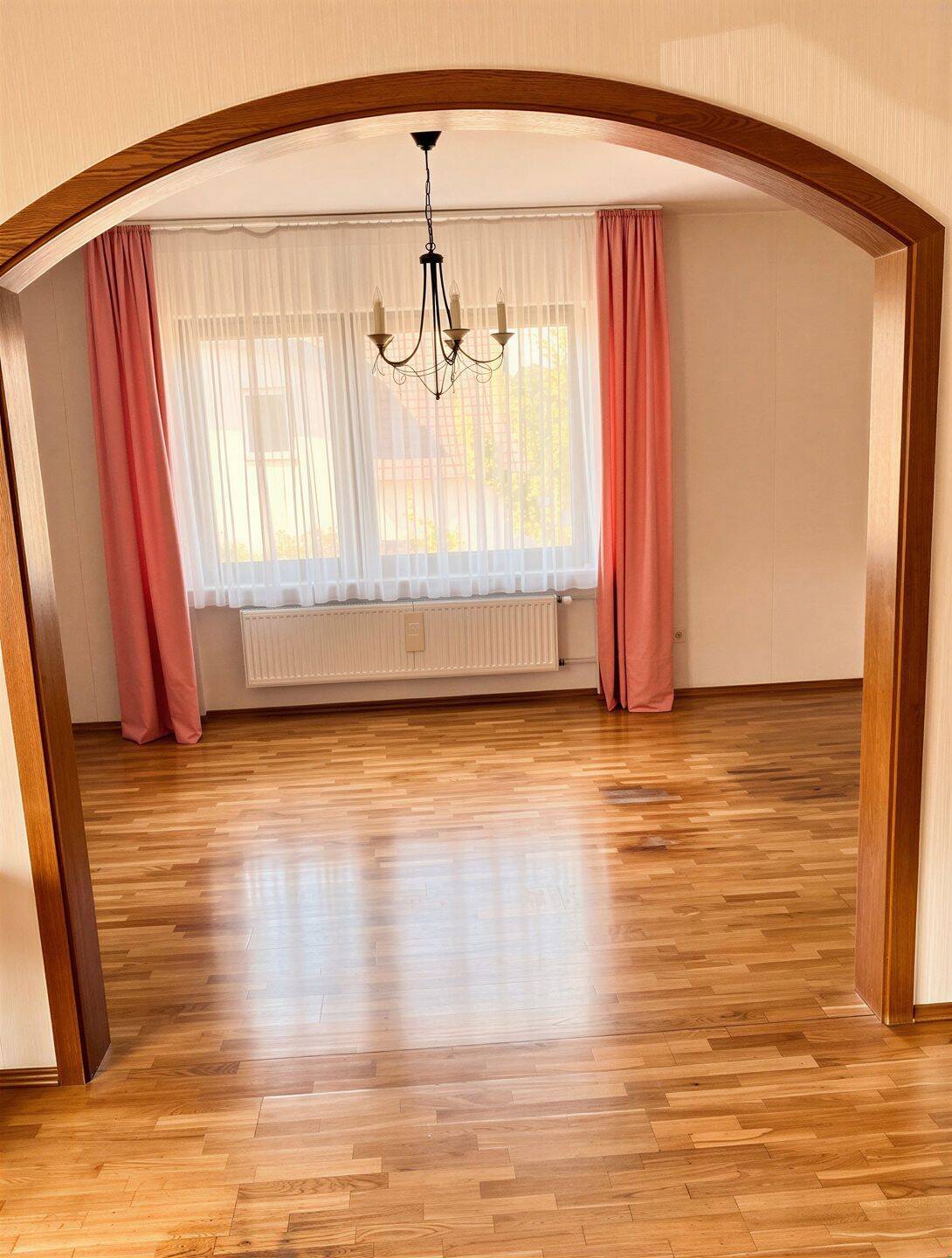 Charmantes Einfamilienhaus mit Einliegerwohnung - Wohnen, Arbeiten oder Vermieten unter einem Dach – Bad Nauheim – Vorschaubild 3