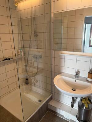 Möblierte Terrassenwohnung / Terrasse zum Innenhof/ Sitzküche / 2 Schlafzimmer/ Raul-Roosen-Straße / Kiez – 22767 Hamburg – Vorschaubild 7