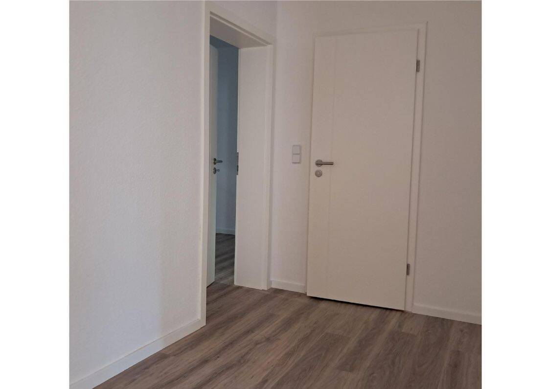 * Singlewohnung * Balkon * EINBAUKÜCHE * Badezimmer * Stellplatz * FREI – Chemnitz – Vorschaubild 6