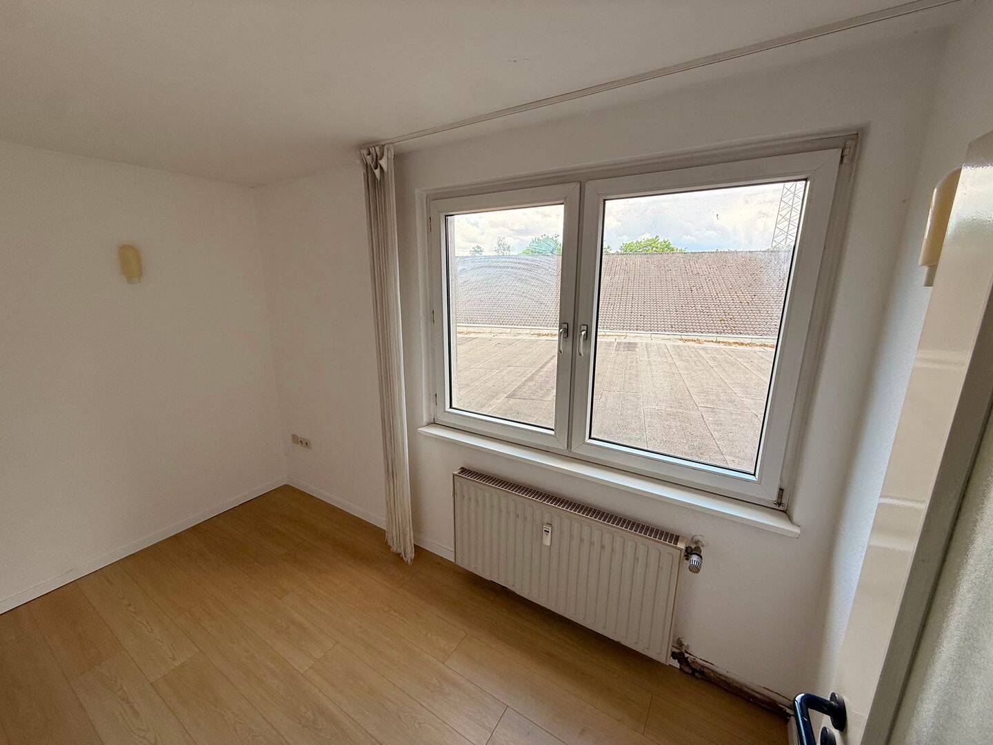 Attraktive 9-Zimmer-Wohnung mit Einbauküche in zentraler Lage von Gelsenkirchen – Gelsenkirchen – Vorschaubild 6