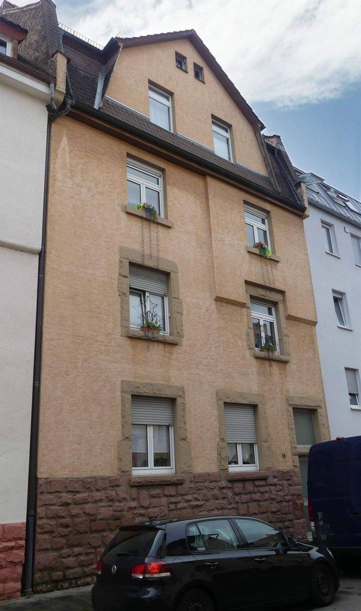 Dreifamilienhaus in gut angebundener Wohngegend nahe dem Main zu verkaufen! – 63075 Offenbach am Main – Bild 1 von 9
