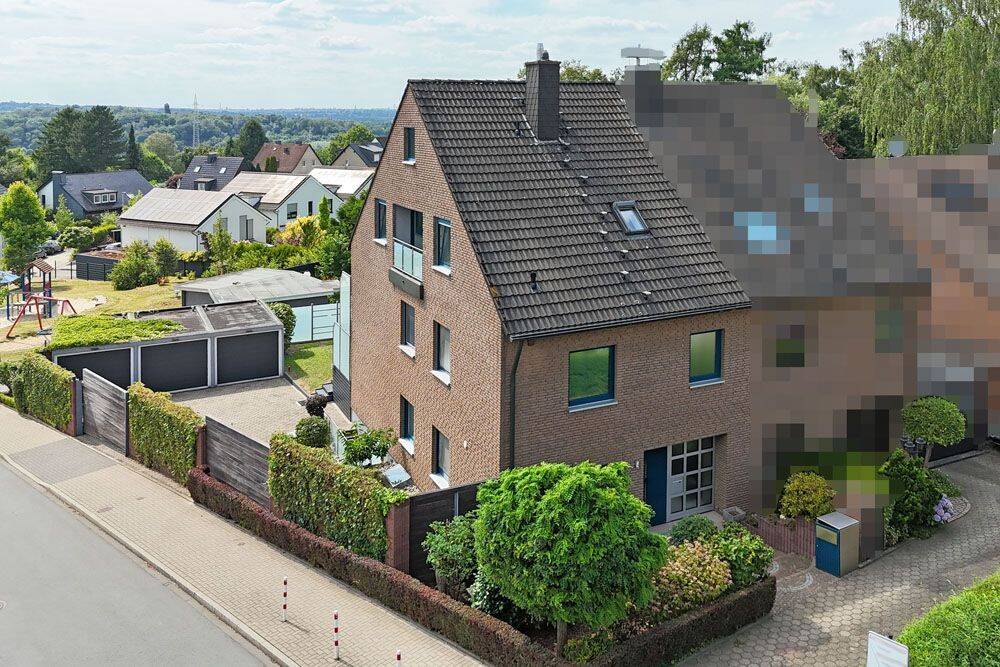 Großzügige Doppelhaushälfte mit hochwertiger Ausstattung und drei Garagen in ruhiger Wohnlage – Bochum – Vorschaubild 3