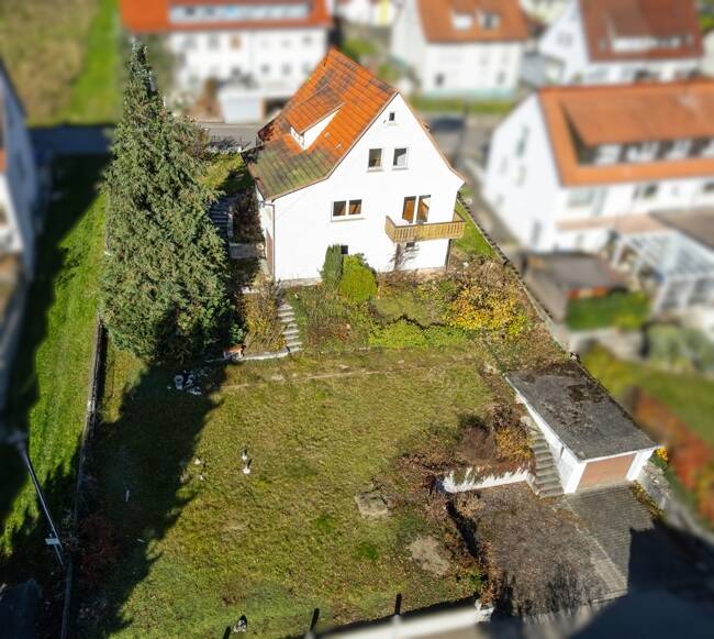 Renovierungsobjekt mit Herz: Familienfreundliches Zuhause mit herrlichem Grundstück in Südlage – Burladingen – Bild 1 von 9