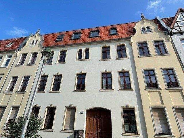 Wohnen in Sudenburg. Schöne 3-Raum Wohnung mit Balkon, Gäste-WC und Abstellraum.