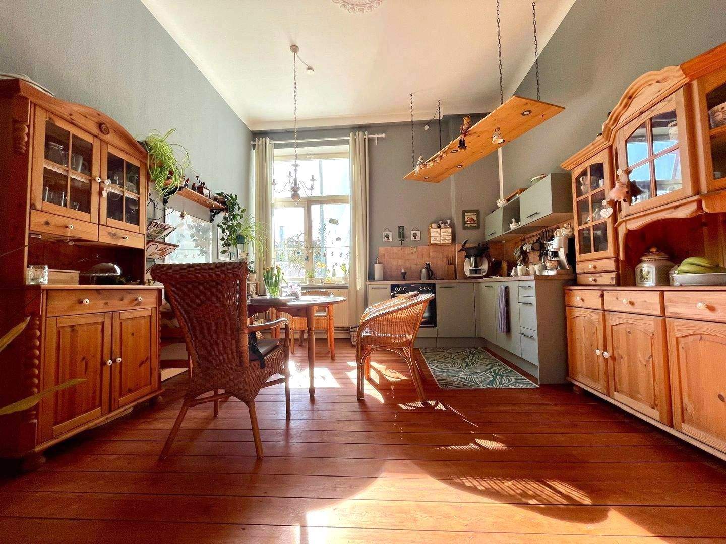 Besonders wohnen! 4 Zimmer, Bahnhofsviertel, Dielenböden, 3,60m hohe Decken, Kamin! – Rostock – Vorschaubild 9