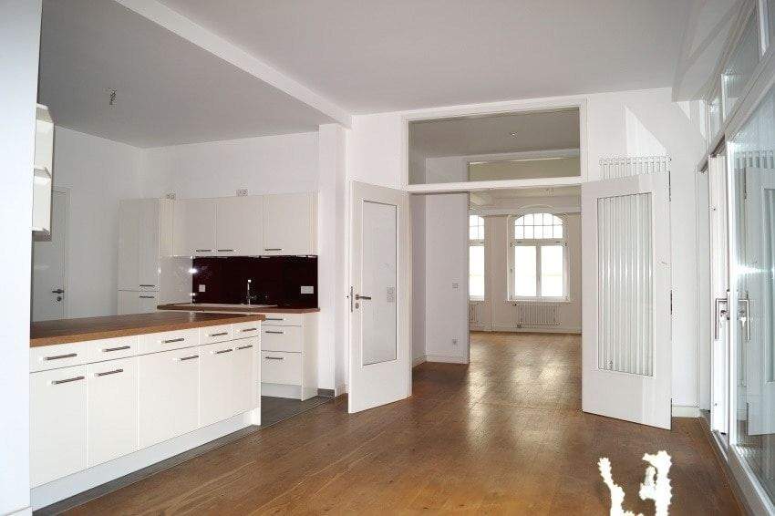 Traveblick - bezugsfertige Altstadtwohnung mit Loggia und Fahrstuhl