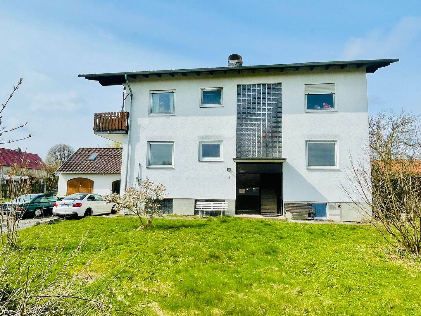 Mehrfamilienhaus mit Einliegerwohnung und Pferdehaltung – Immenhausen – Bild 1 von 9