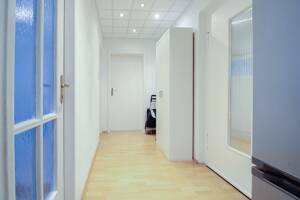 Zentrale 2-Zimmer-Wohnung mit Südbalkon und guter Anbindung – 70190 Stuttgart – Vorschaubild 3