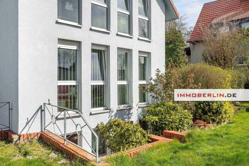 IMMOBERLIN.DE - Lichtdurchflutet + gepflegt! Angenehmes Haus im Berliner Speckgürtel – Blankenfelde-Mahlow – Bild 1 von 7