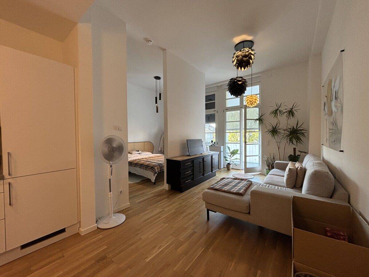 1,5-Zimmer Wohnung mit besonderem Charme, Einbauküche, Balkon, Stellplatz, Möbel abkaufbar – Villingen-Schwenningen – Vorschaubild 2