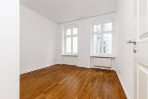 2,5 Zimmer Altbau mit Balkon - ideal für Singles & Paare – 10115 Berlin – Vorschaubild 3