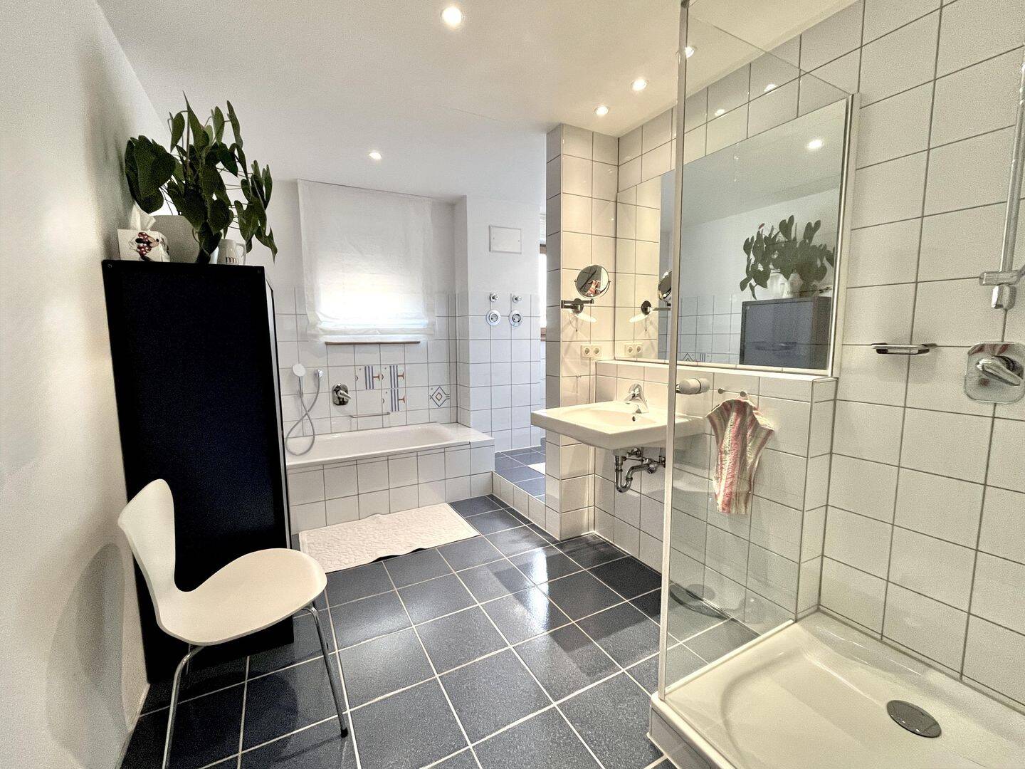 Wohnen mit Charme - Lichtdurchflutete und großzügige DG-Wohnung im Antonviertel – Ingolstadt – Vorschaubild 3