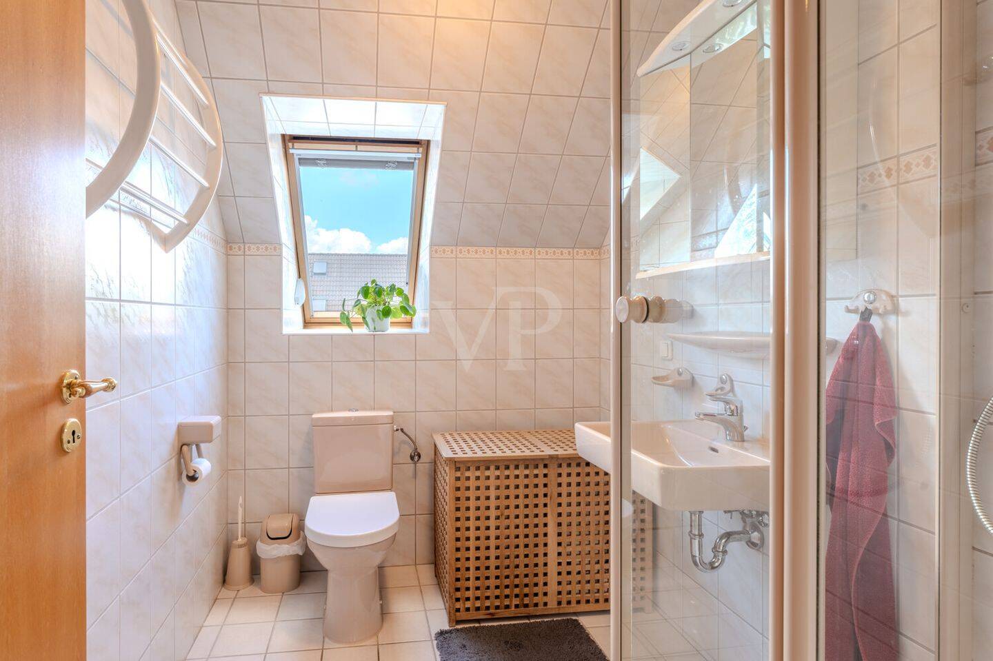 Familienfreundliches Einfamilienhaus mit 5 Zimmern und ruhigem Garten – Berlin – Vorschaubild 9