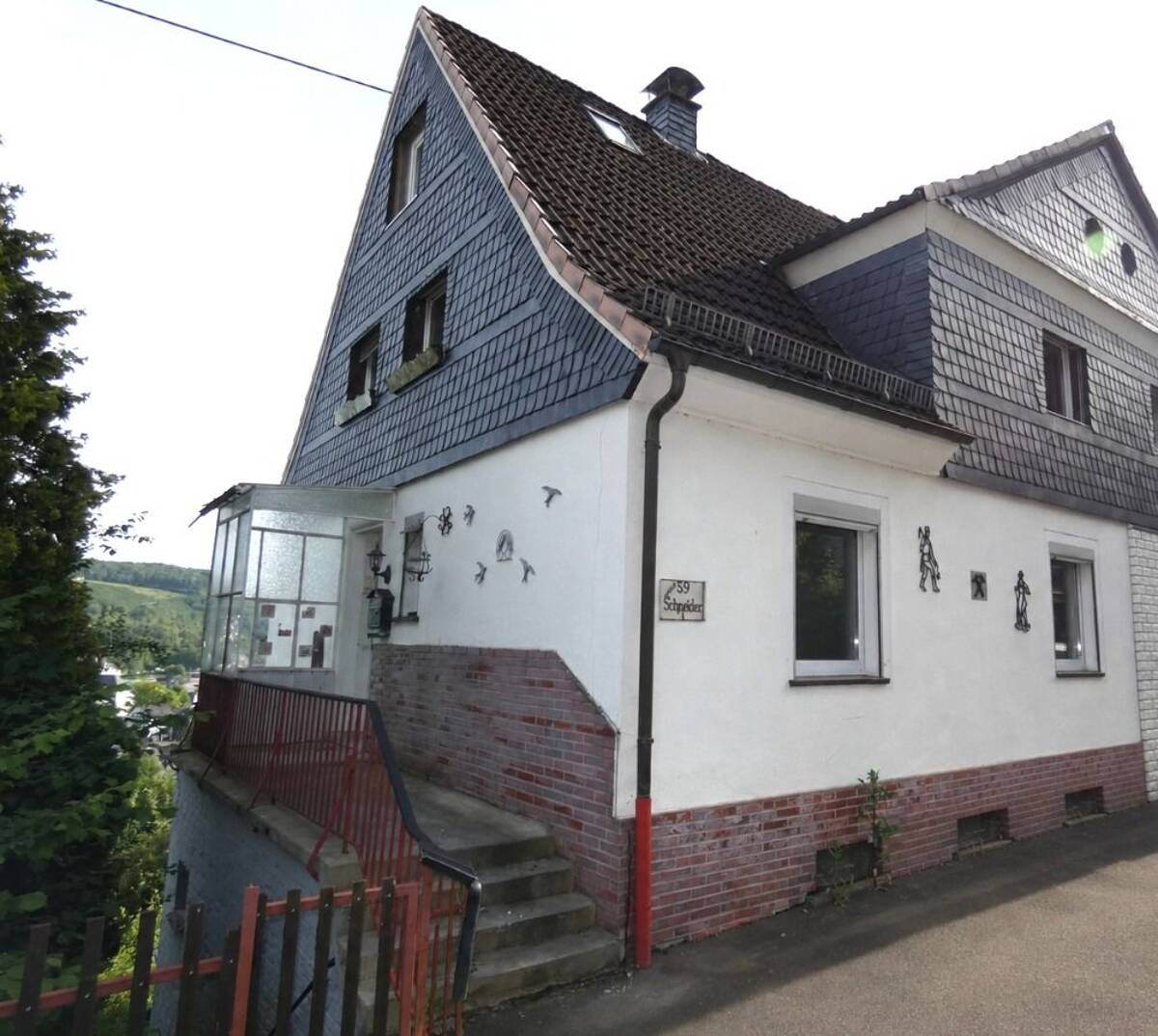 Gestalten statt suchen: Doppelhaus mit 8 Zimmern und großem Grundstück – 57080 Siegen – Bild 1 von 9