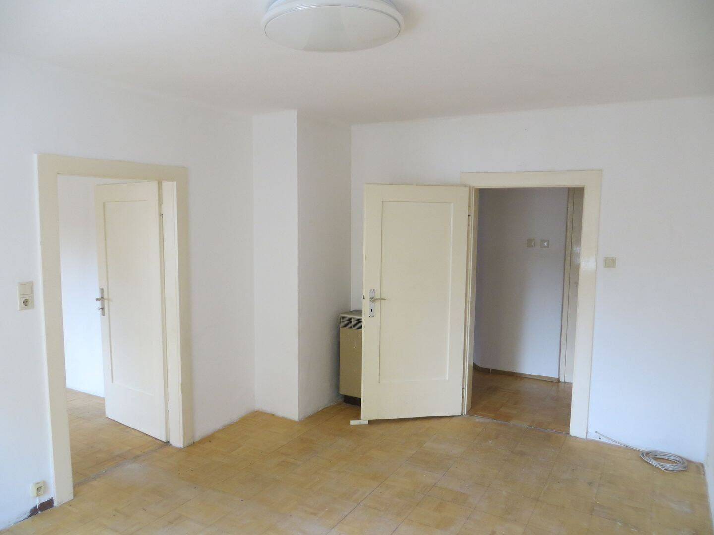 Helle 2-Zimmer-Wohnung mit Einbauküche