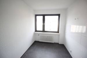 DU-Neudorf, Sternbuschweg 255, 3. OG, Aufzug, 50 m², kompl. renoviert, 1 Wohn -, 1 Schlafzimmer, Küche, Diele, Bad – 47057 Duisburg – Vorschaubild 9