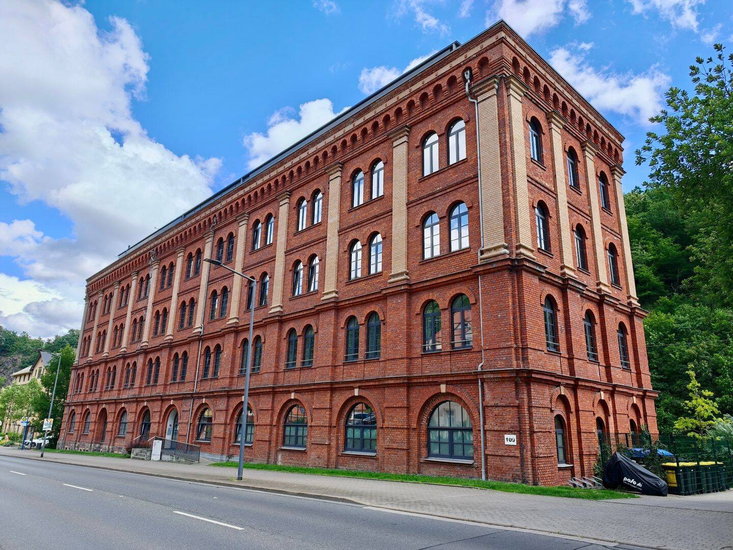 Großzügige Loftwohnung in historischem Ambiente mit Balkon und 2 Stellplätzen – Dresden – Vorschaubild 8
