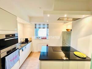 Traumhafte 2-Zimmerwohnung in Nienstedten mit direktem Elbblick und großer Terrasse! – 22609 Hamburg – Vorschaubild 5