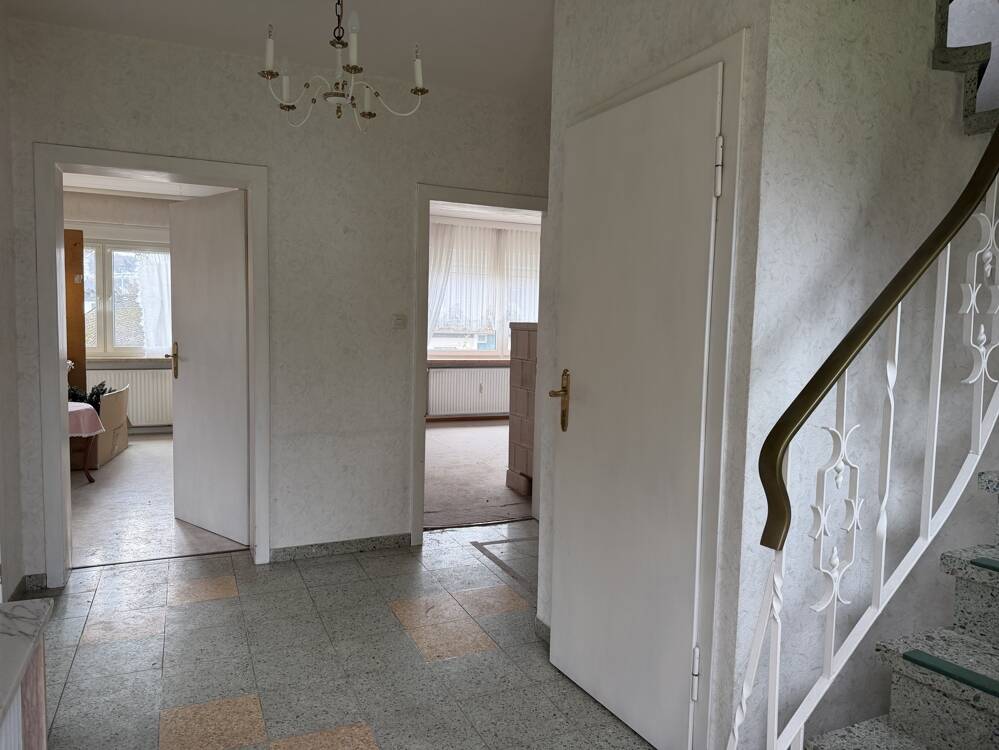 WOHNPARADIES FÜR DIE FAMILIE - EFH in Hanglage begeistert mit herrlichen Flächen – Taunusstein – Vorschaubild 2